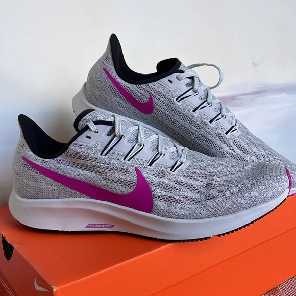NIKE Men’s AIR ZOOM PEGASUS 36
PURE PLATINUM / HYPER VIOLET
Sneakers Athletic - Picture 7 of 16